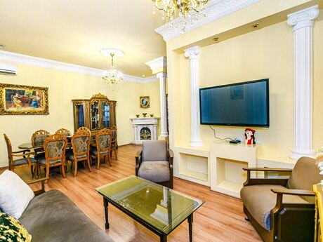 4 otaqlı köhnə tikili - 28 May m. - 140 m²