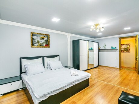 4 otaqlı köhnə tikili - 28 May m. - 140 m²