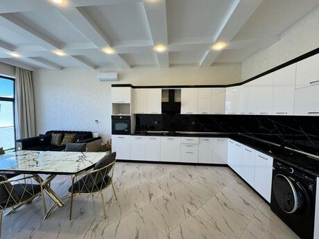 4 otaqlı həyət evi/bağ evi - Mərdəkan q. - 250 m²