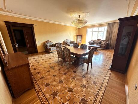 Elan №4405124 - Bakı, Nərimanov r., 4 otaqlı, 212 m², 12/15 mərtəbə