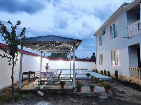 7 otaqlı həyət evi/bağ evi - Qəbələ - 270 m²