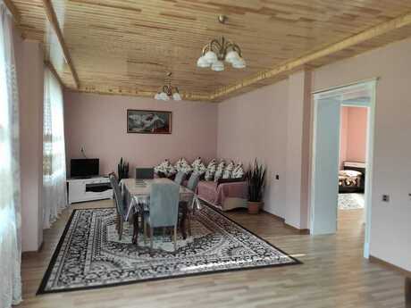 7 otaqlı həyət evi/bağ evi - Qəbələ - 270 m²