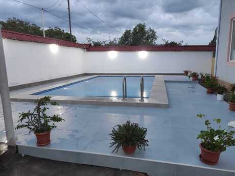 7 otaqlı həyət evi/bağ evi - Qəbələ - 270 m²