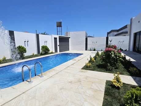 House with Garden, Villa For Sale