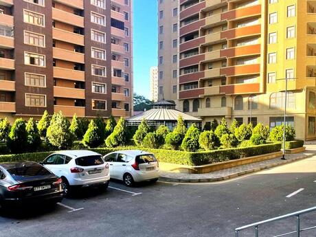 Elan №4421521 - Bakı, 28 May m., 4 otaqlı, 185 m², 10/17 mərtəbə