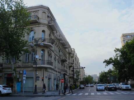 Объявление №4424019 - Баку, м. Сахил, 6-комн., 240 м², 3/4 этаж