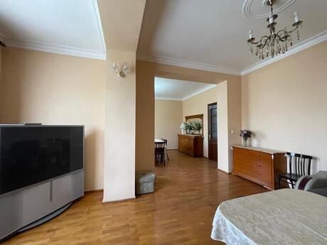 5-комн. новостройка - м. Иншаатчылар - 200 м²