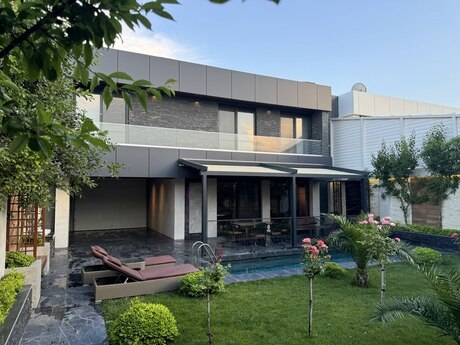 4 otaqlı həyət evi/bağ evi - Bilgəh q. - 300 m²