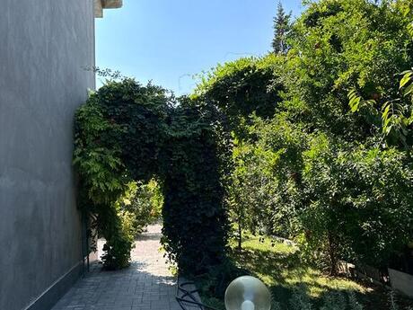 House with Garden, Villa For Rent