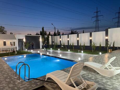 4 otaqlı həyət evi/bağ evi - Şüvəlan q. - 160 m²