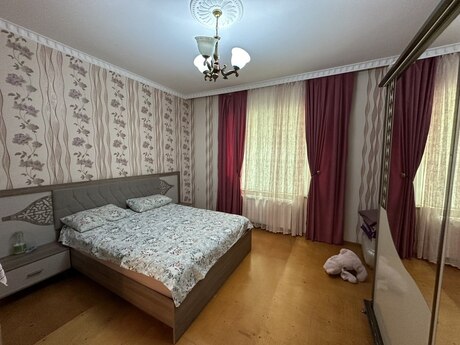 7 otaqlı həyət evi/bağ evi - Buzovna q. - 340 m²