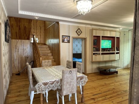 7 otaqlı həyət evi/bağ evi - Buzovna q. - 340 m²