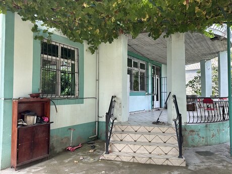 7 otaqlı həyət evi/bağ evi - Buzovna q. - 340 m²