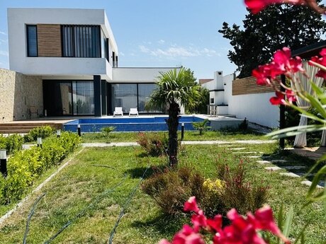 4 otaqlı həyət evi/bağ evi - Şüvəlan q. - 240 m²