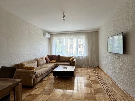 3 otaqlı köhnə tikili - Bakıxanov q. - 75 m²