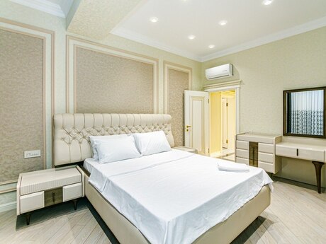 4-комн. новостройка - м. Ичеришехер - 180 м²