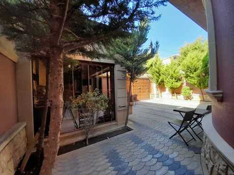 4 otaqlı həyət evi/bağ evi - Qaraçuxur q. - 190 m²
