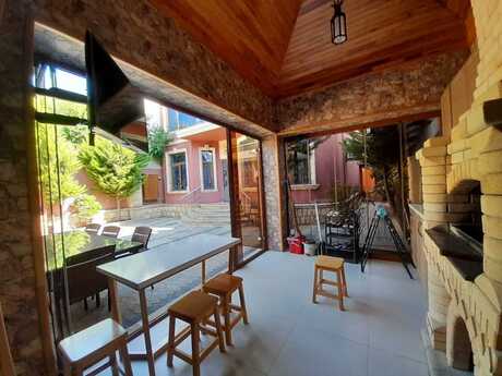 4 otaqlı həyət evi/bağ evi - Qaraçuxur q. - 190 m²