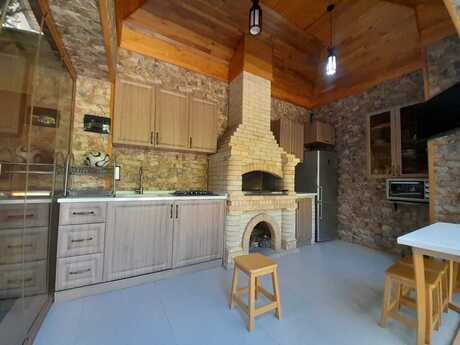 4 otaqlı həyət evi/bağ evi - Qaraçuxur q. - 190 m²