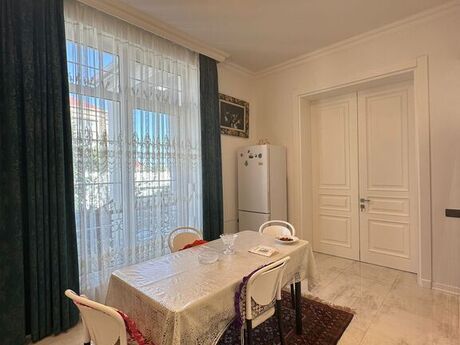 7 otaqlı həyət evi/bağ evi - Badamdar q. - 330 m²