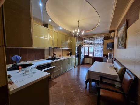 4 otaqlı yeni tikili - Nərimanov r. - 212 m²