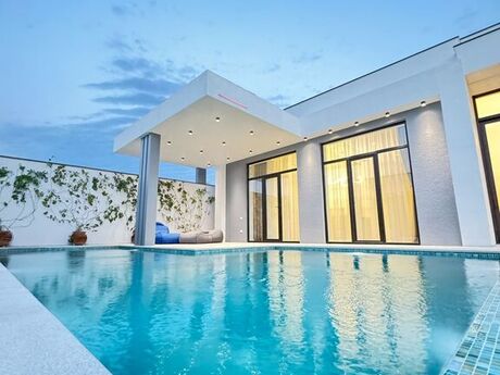 6 otaqlı həyət evi/bağ evi - Mərdəkan q. - 400 m²