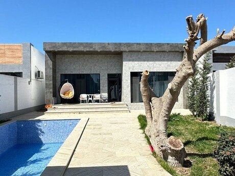 4 otaqlı həyət evi/bağ evi - Mərdəkan q. - 190 m²