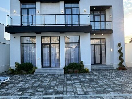 4 otaqlı həyət evi/bağ evi - Mərdəkan q. - 200 m²