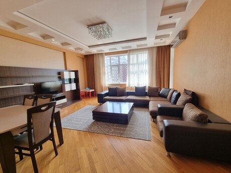 Elan №4514160 - Bakı, Nəsimi r., 3 otaqlı, 146 m², 8/16 mərtəbə