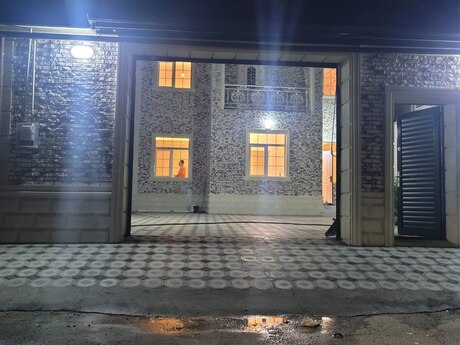6 otaqlı həyət evi/bağ evi - Bakıxanov q. - 240 m²
