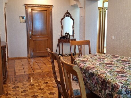 4 otaqlı mənzil, 145 m², Səbail: 550 000 ₼ 2