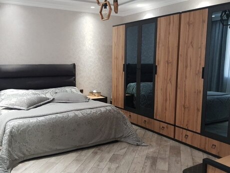 4 otaqlı həyət evi/bağ evi - M.Ə.Rəsulzadə q. - 110 m²