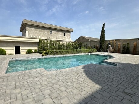 7 otaqlı həyət evi/bağ evi - Buzovna q. - 980 m²