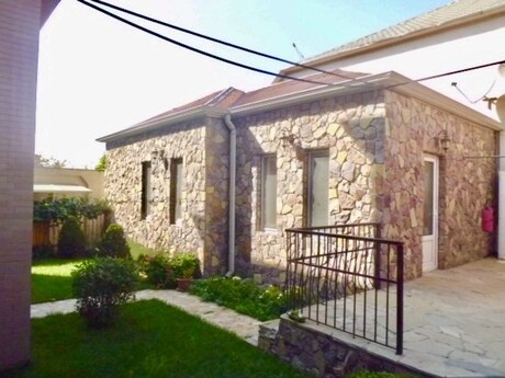 6 otaqlı həyət evi/bağ evi - Qara Qarayev m. - 250 m²