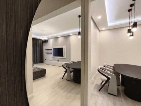 2 otaqlı yeni tikili - 8 Noyabr m. - 104 m²
