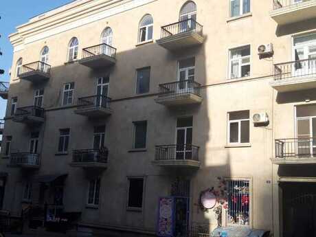 Объявление №4573316 - Баку, м. Ичеришехер, 4-комн., 100 м², 2/5 этаж