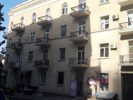 4 otaqlı köhnə tikili - İçəri Şəhər m. - 100 m²