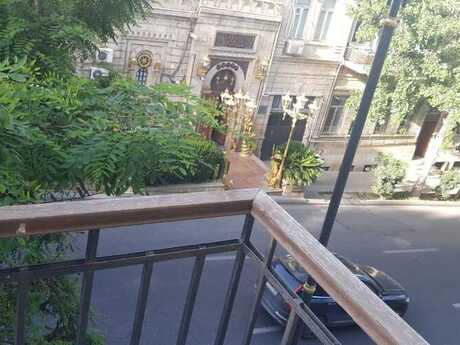 4 otaqlı köhnə tikili - İçəri Şəhər m. - 100 m²