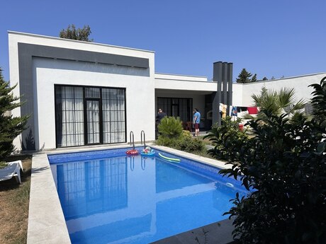 4 otaqlı həyət evi/bağ evi - Şüvəlan q. - 180 m²