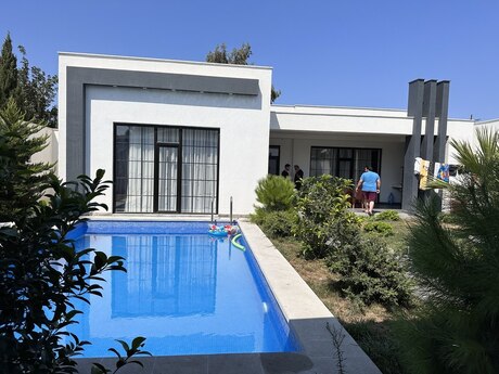 4 otaqlı həyət evi/bağ evi - Şüvəlan q. - 180 m²