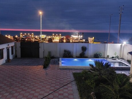 4 otaqlı həyət evi/bağ evi - Novxanı q. - 250 m²