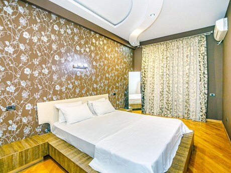 4-room apartment for rent, 220 m², 28 May: 80 ₼/mo 3
