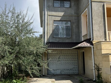 8 otaqlı həyət evi/bağ evi - Xızı - 329 m²