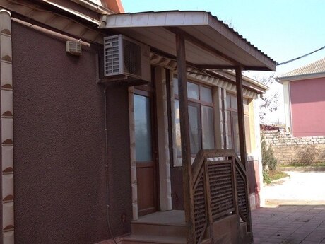 6 otaqlı həyət evi/bağ evi - Buzovna q. - 300 m²