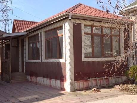 6 otaqlı həyət evi/bağ evi - Buzovna q. - 300 m²