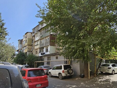 Объявление №4608110 - Баку, м. Иншаатчылар, 3-комн., 93 м², 1/5 этаж