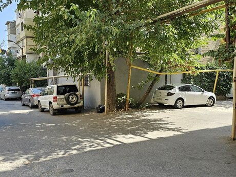 3 otaqlı köhnə tikili - İnşaatçılar m. - 93 m²