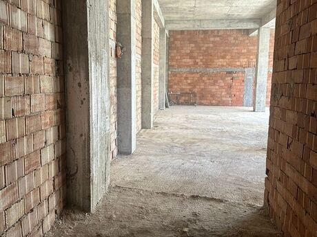 Obyekt - İnşaatçılar m. - 179 m²