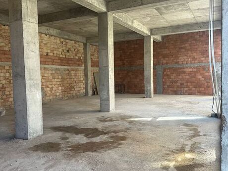 Obyekt - İnşaatçılar m. - 179 m²