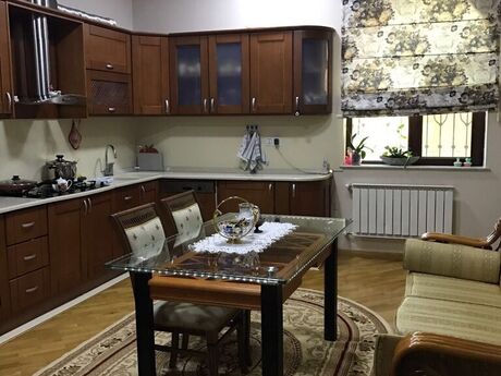 10 otaqlı həyət evi/bağ evi - Avtovağzal m. - 1300 m²
